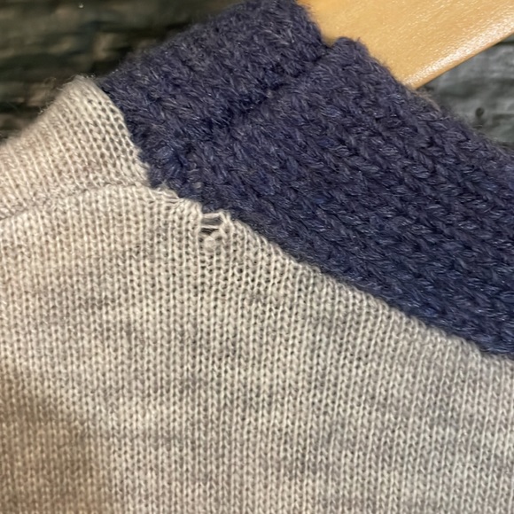 Robert Kitchen Light Knit Grey Front Pocket Sweater Size Medium - Picture 13 of 13